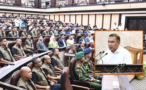 তেজগাঁও প্রধানমন্ত্রীর কার্যালয়ে কর্মকর্তা-কর্মচারীদের সঙ্গে মতবিনিময় তারেক রহমানের