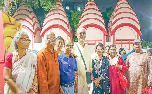 সপরিবারে বাংলাদেশে শ্রীকান্ত আচার্য